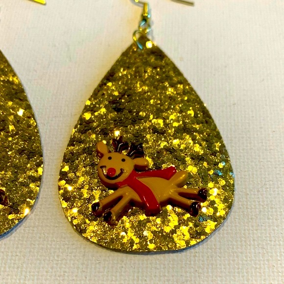 Christmas Gold glitter faux leather Reindeer earrings - Picture 4 of 7
